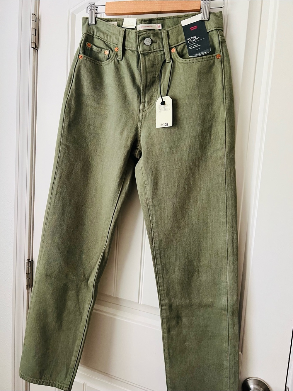 Levi's Women’s Premium Wedgie Straight Jeans